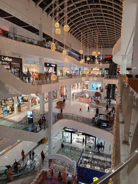 Kuşadası Alışveriş ve Yaşam Merkezi
