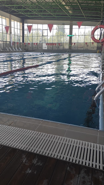 25. Yıl kapalı yüzme havuzu sauna gym spor salonu