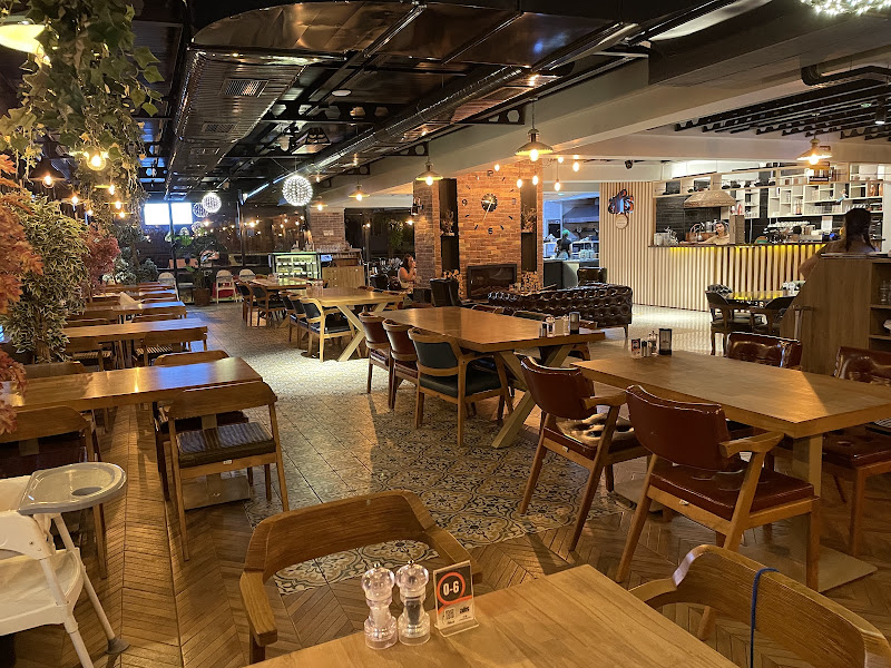 Alis Restaurant
