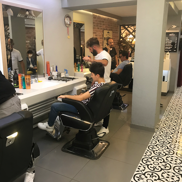 Deluxe's Barber Shop
