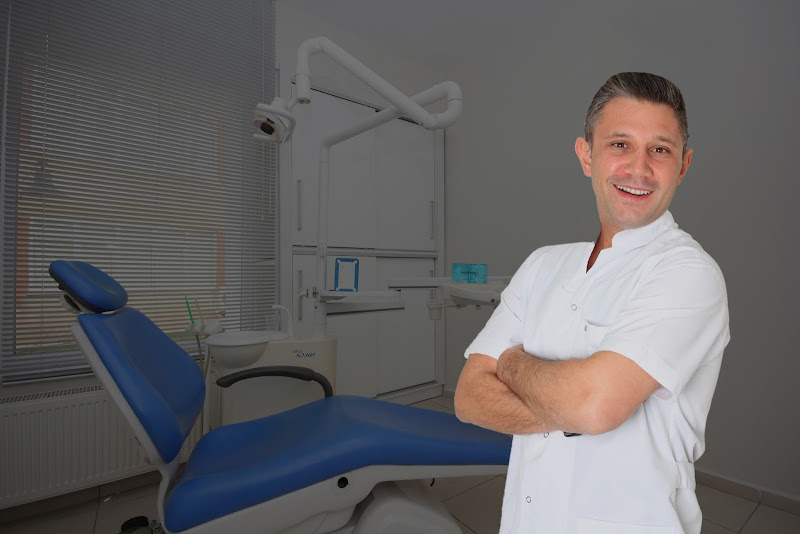 Diş hekimi Çağlar Şentürk