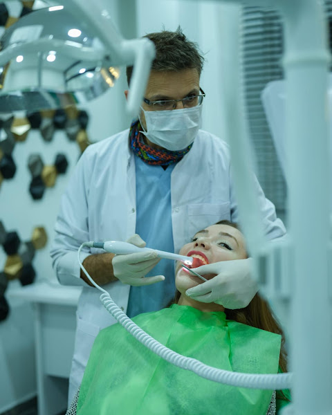 Diş Hekimi Caner Aydın