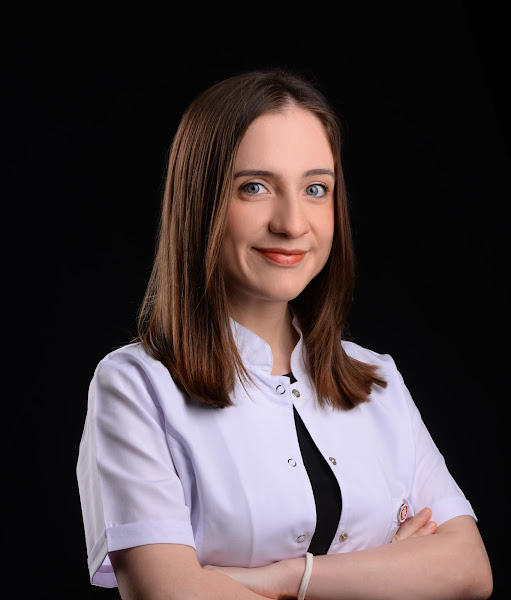 Diş Hekimi Cansu Aloğlu