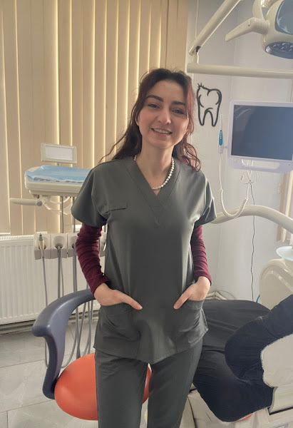 Dis Hekimi Deniz Çakın