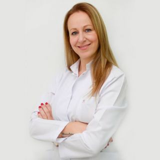 Diş Hekimi Esra Sinop