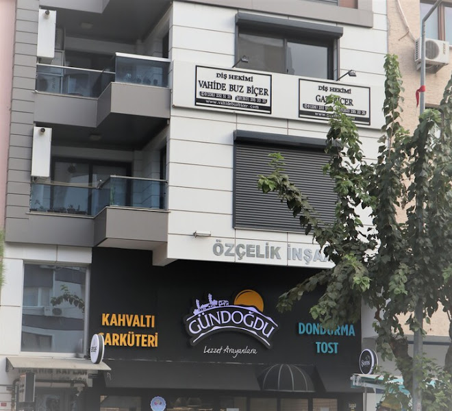 Diş Hekimi Hüma Erözdemir