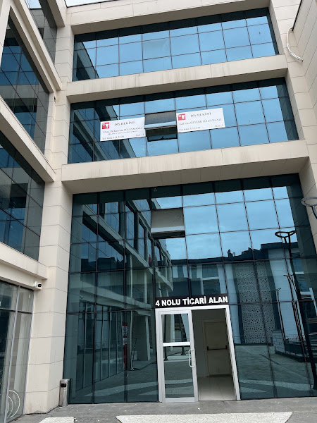 Dt. Aydan Demet, Diş Hekimi
