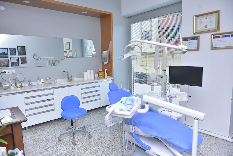 Dt. BERRU ŞAHİN