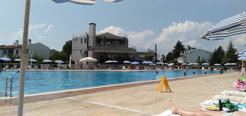 Elmakent Yüzme Havuzu