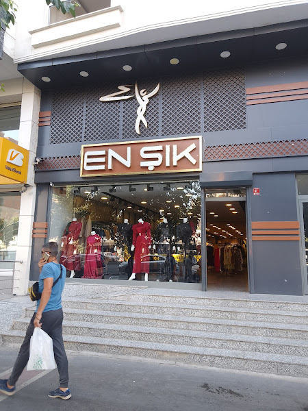 EN MODA MAĞAZA