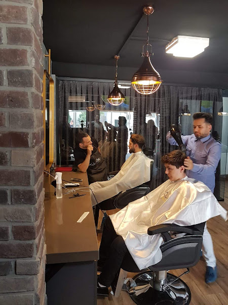 Erkek ve Kadın Kuaförü Kadir Alkan Hair Artist İzmir