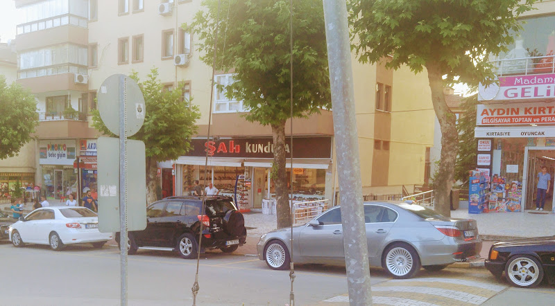 Esat Kundura
