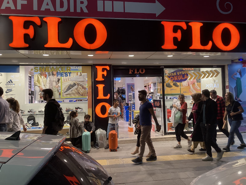 FLO Van Cumhuriyet Cadde Mağazası