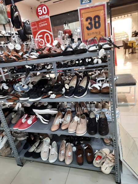 Gezer Ayakkabı Afyon Fabrika Satış Mağazası