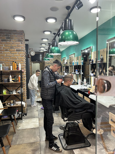 Hair Doctor Onur Topova Erkek Kuaförü