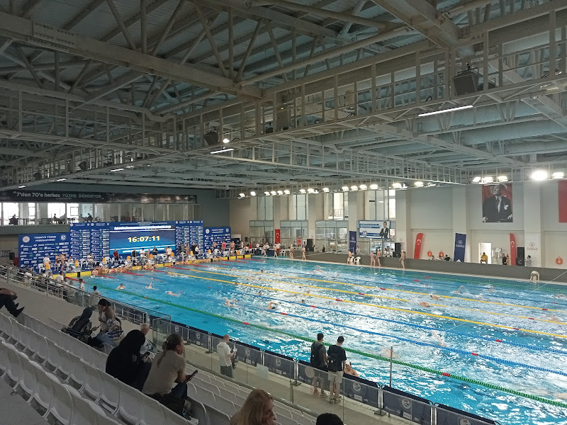 Halkapınar Olimpik Yüzme Havuzu