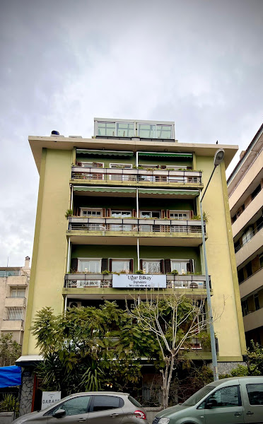 İzmir Diş Hekimi Ecem Dilek Küçük
