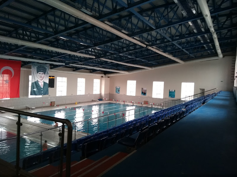 Kafkas Üniversitesi Yarı Olimpik Yüzme Havuzu