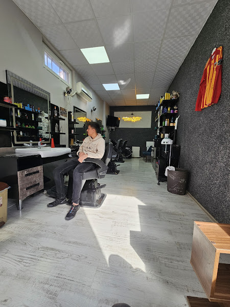 Orhan Üstün Barber'Shop cut & shave