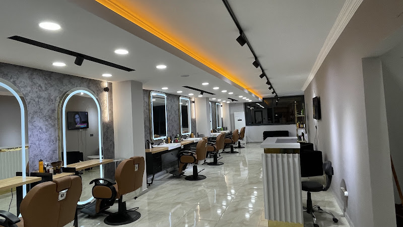 PAPYON LOCA BERBER 'S CLUB