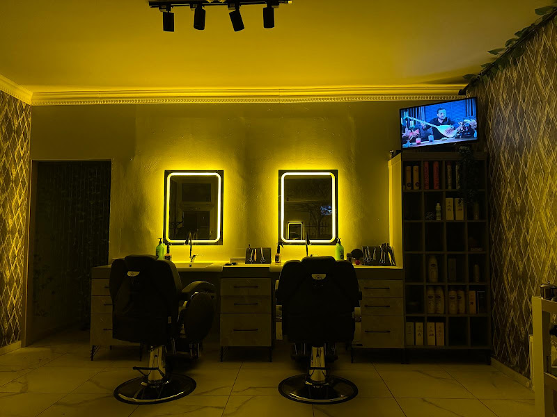 RK BARBER MAN