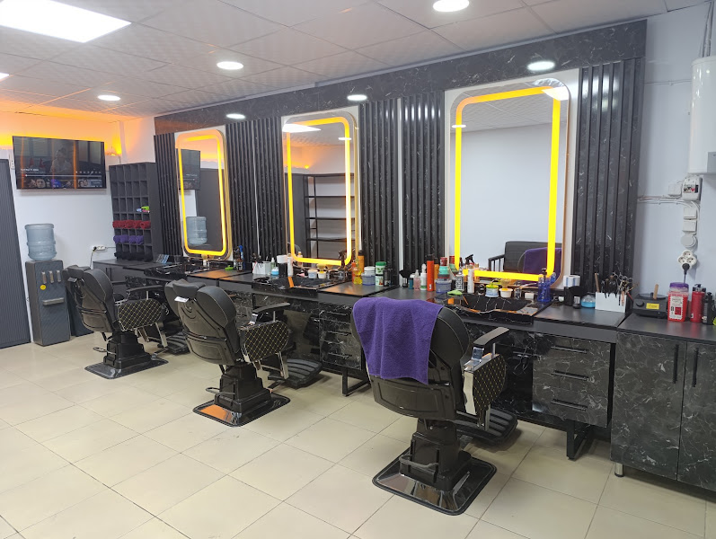 Royal barber hair artist