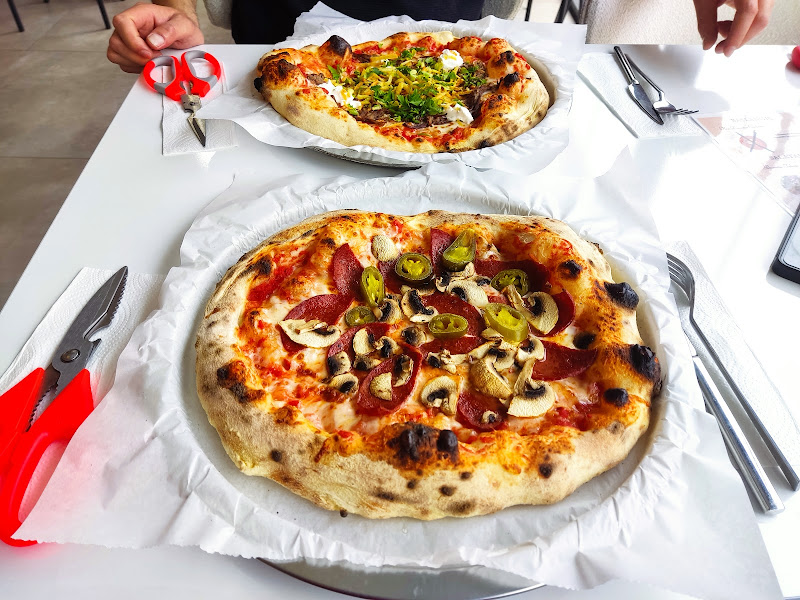 Sacra Vita Italian Napoli Pizza