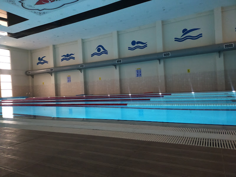 Şeref Eroğlu yarı olimpik kapalı yüzme havuzu