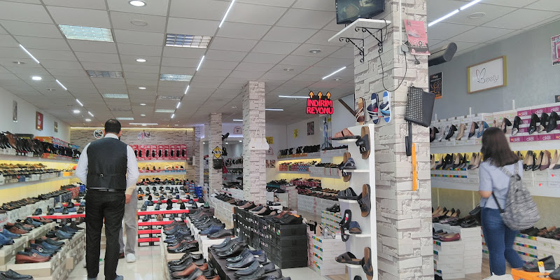 Üniversiteli Ayakkabı