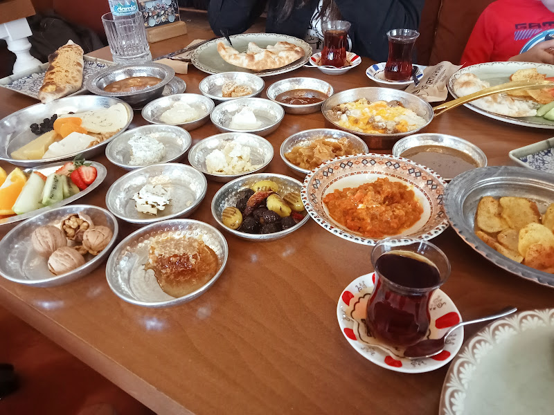Urartu Han Van Kahvaltısı ve Yöresel Yemekler