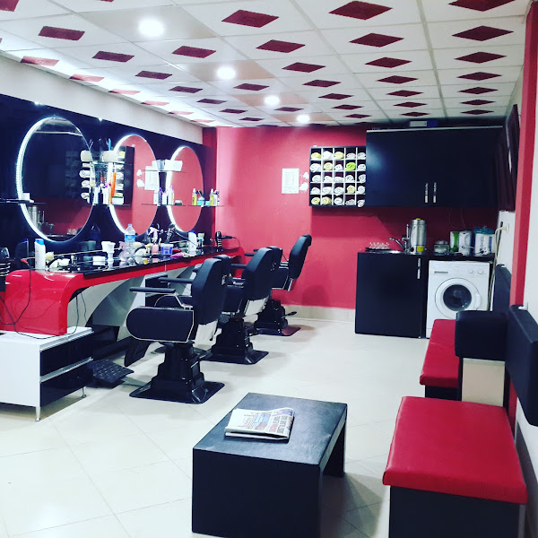 USTA ELLER GÜZELLİK SALONU
