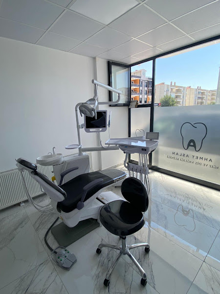 Uzm.Dr. S. Elif Anbarcıoğlu Balıkesir Ortodonti uzmanı Ortodontist Balıkesir invisalign uzmanı