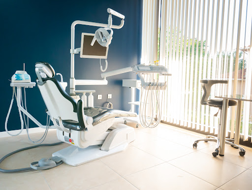 UZM. DT. Gözde ERDOĞAN Periodontoloji / Diş Eti Hastalıkları ve Cerrahisi Uzmanı