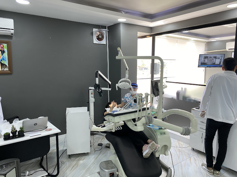 Uzman Diş Hekimi Cansu Sarıyıldız - Pedodontist / Çocuk diş hekimliği uzmanı