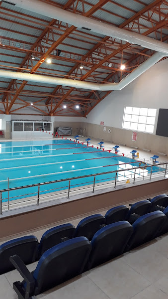 Yarı olimpik kapalı yüzme havuzu